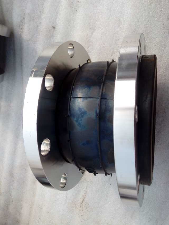 橡膠接頭和金屬軟（ruǎn）管的有什麽不同